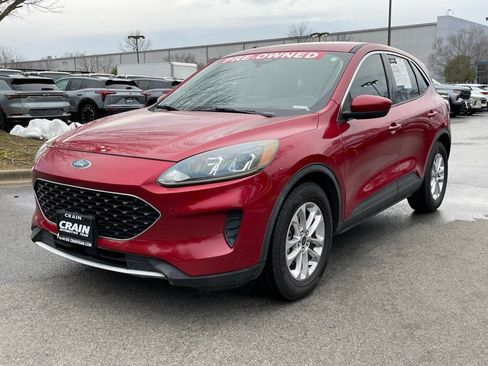 Used 2020 Ford Escape SE FWD image 3
