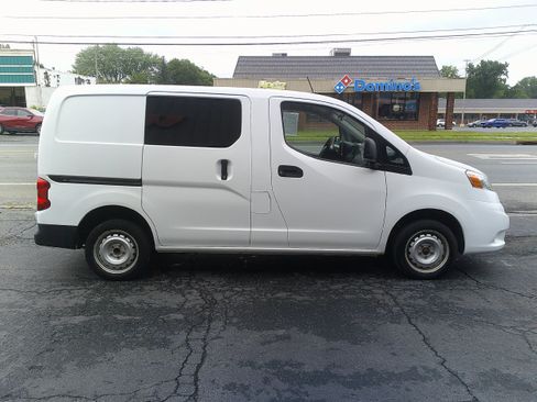Used 2020 Nissan NV200 S w/ Sliding Glass Door Package FWD image 5