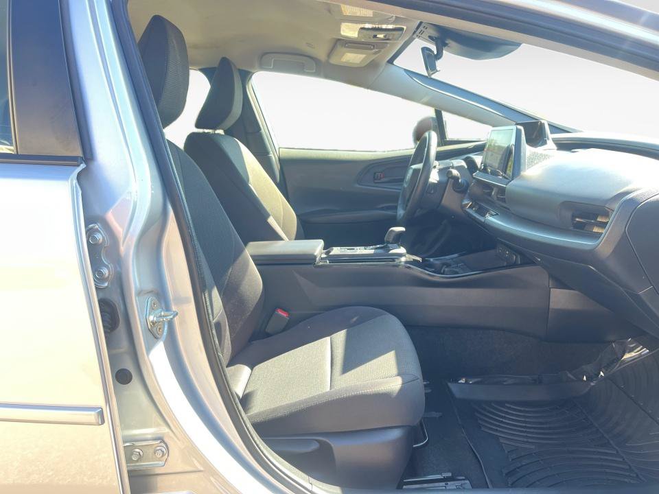 Used 2025 Toyota Prius LE FWD image 27