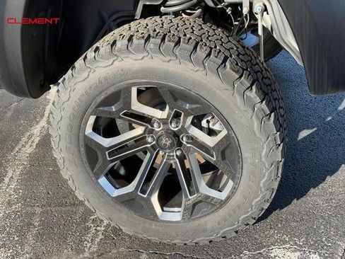 Used 2024 RAM 1500 Laramie AWD/4WD image 4