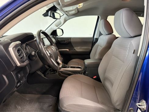 Used 2022 Toyota Tacoma SR5 AWD/4WD image 13