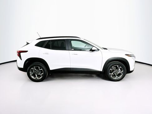 Used 2025 Chevrolet Trax LT w/ LT Convenience Package image 10