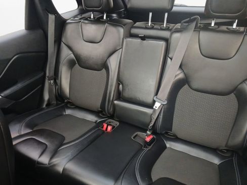 Used 2019 Jeep Cherokee Latitude Plus image 22