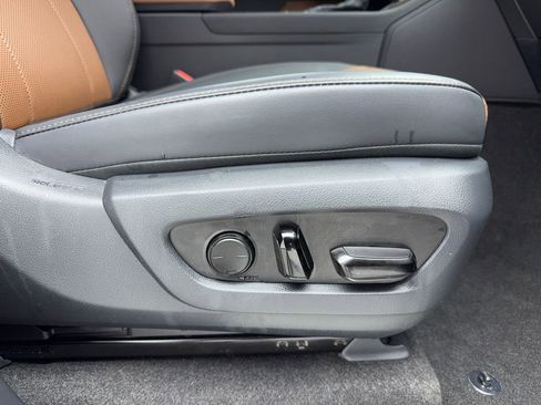 Used 2025 Lexus GX 550 image 44