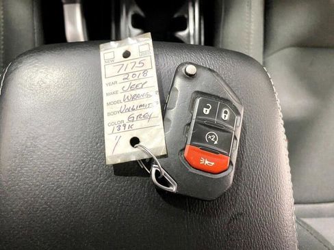 Used 2018 Jeep Wrangler Unlimited Sahara image 27