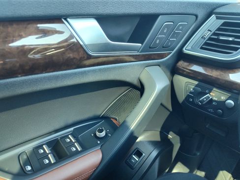 Used 2018 Audi Q5 Prestige w/ Prestige Package image 28
