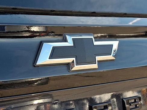 Used 2025 Chevrolet Suburban Z71 image 33
