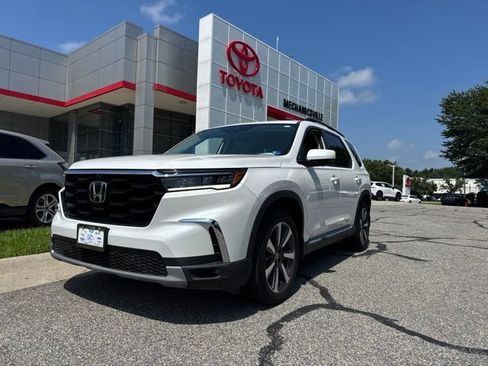 Used 2025 Honda Pilot Elite image 1