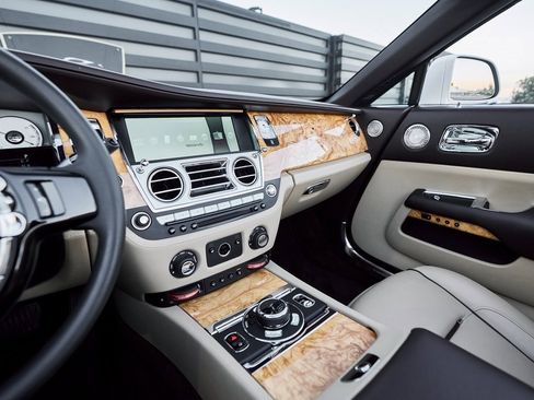 Used 2017 Rolls-Royce Dawn image 56