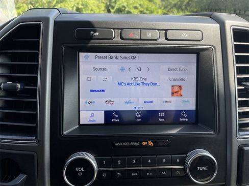 Used 2021 Ford Expedition XLT image 16