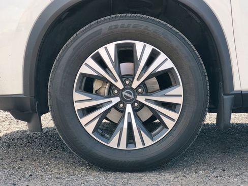 Used 2023 Nissan Rogue SV image 10