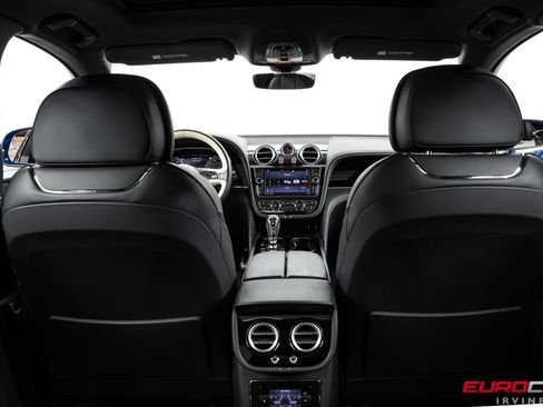 Used 2018 Bentley Bentayga AWD/4WD image 24
