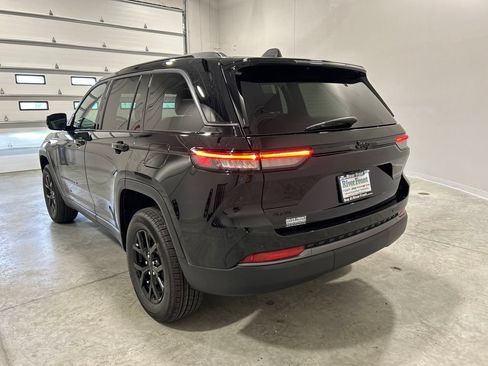 New 2026 Jeep Grand Cherokee Altitude AWD/4WD image 8