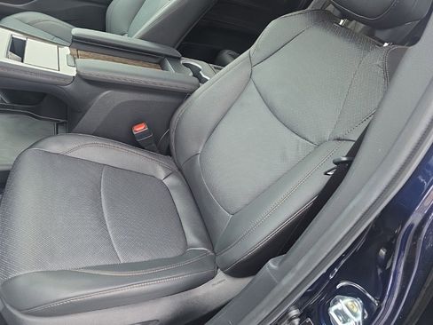 Used 2025 Toyota Sienna Limited image 11