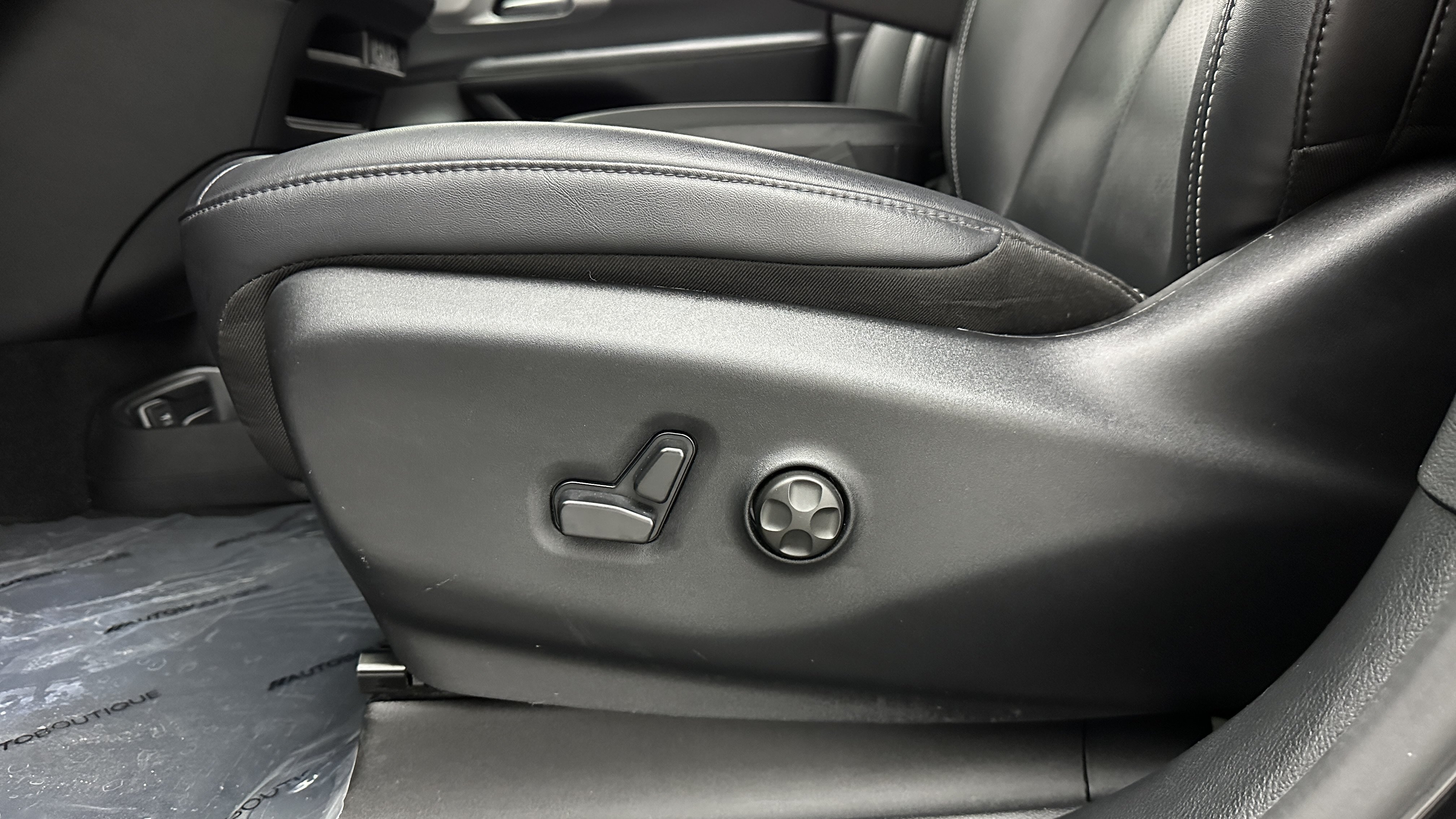 Used 2025 Chrysler Pacifica Select FWD image 14