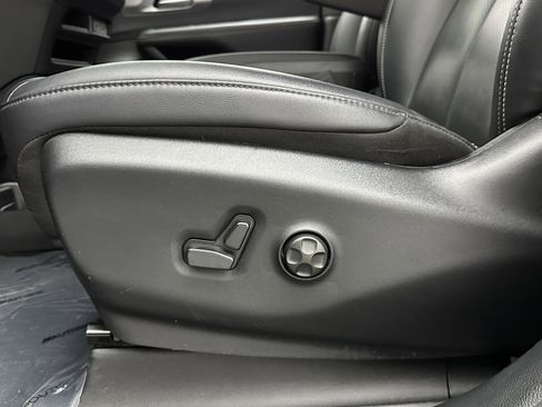 Used 2025 Chrysler Pacifica Select image 14