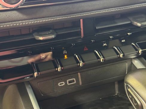 Used 2023 Chevrolet Colorado LT w/ LT Convenience Package III AWD/4WD image 42
