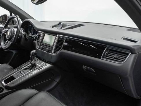 Used 2016 Porsche Macan S image 25