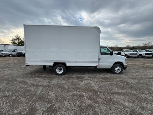 New 2026 Ford E-450 and Econoline 450 Super Duty w/ Power Equipment Group RWD image 7