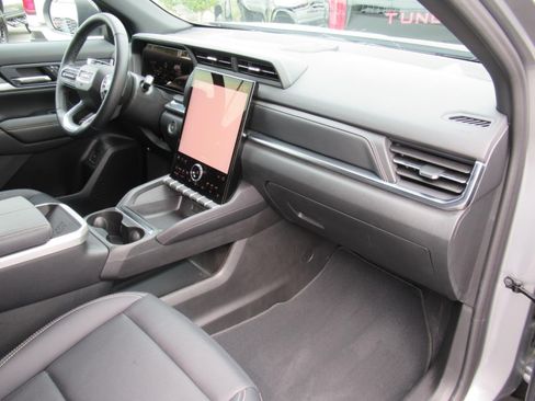 Used 2025 GMC Terrain Elevation w/ Elevation Premium Package AWD/4WD image 11