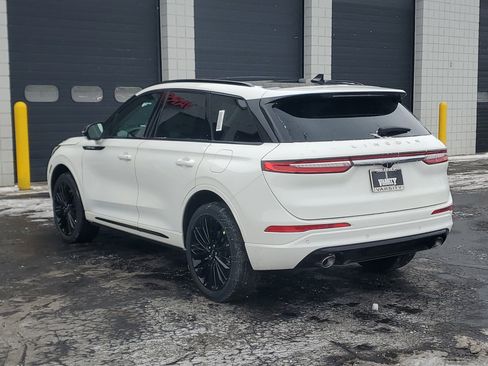 New 2026 Lincoln Corsair Premiere image 3