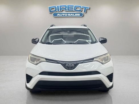 Used 2018 Toyota RAV4 LE FWD image 2