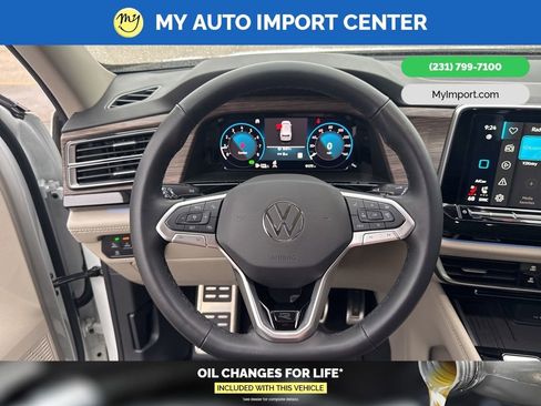 Used 2025 Volkswagen Atlas SEL Premium R-Line image 9