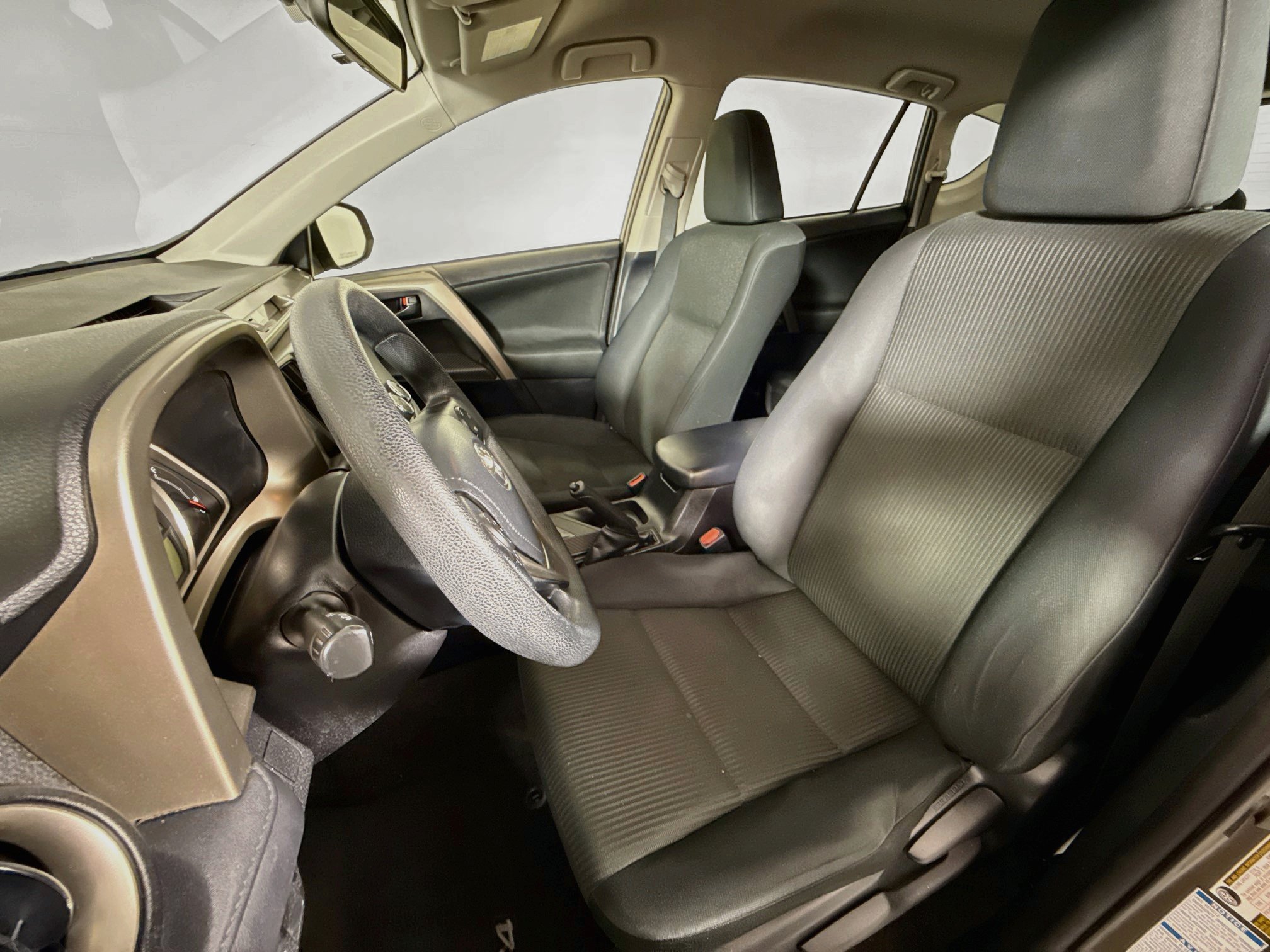 Used 2015 Toyota RAV4 LE AWD/4WD image 11