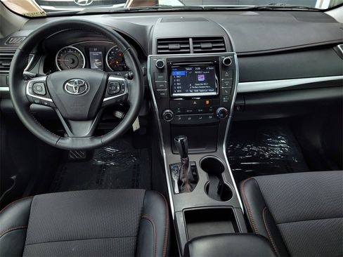 Used 2016 Toyota Camry SE image 14