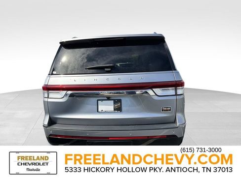 Used 2023 Lincoln Navigator Reserve AWD/4WD image 3