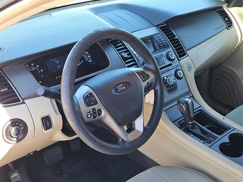 Used 2017 Ford Taurus SE image 14