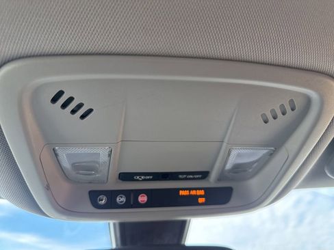 Used 2017 Chevrolet Malibu LT image 34