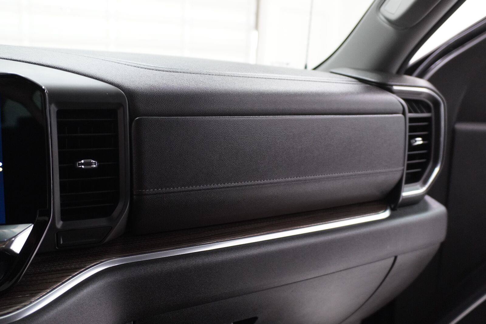 Used 2025 Chevrolet Silverado 1500 LT RWD image 18