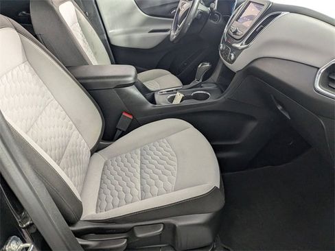 Used 2020 Chevrolet Equinox LT image 32