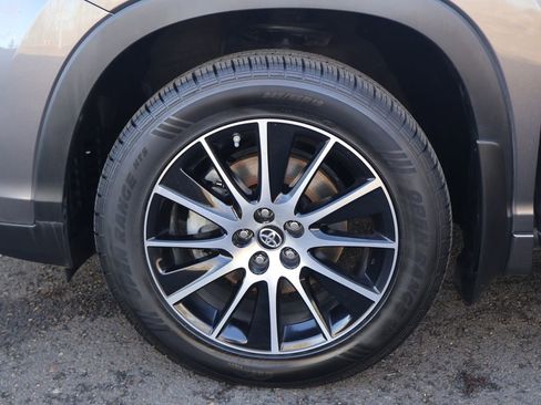 Used 2018 Toyota Highlander SE image 39