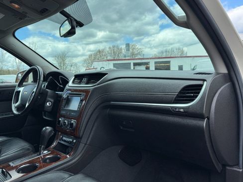 Used 2014 Chevrolet Traverse LT FWD image 21