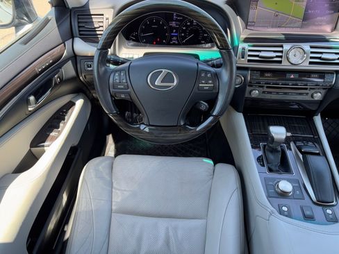 Used 2013 Lexus LS 460 AWD w/ Comfort Pkg image 13