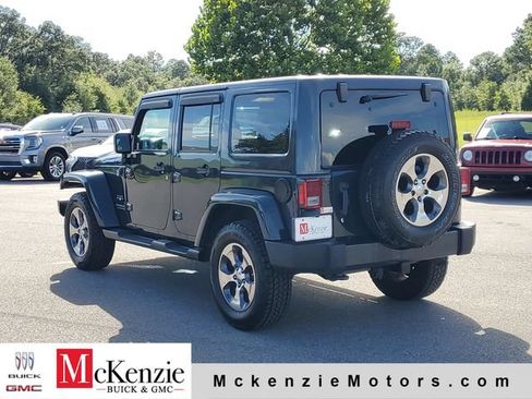 Used 2017 Jeep Wrangler Unlimited Sahara w/ Connectivity Group AWD/4WD image 3