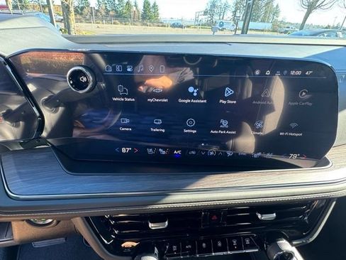 New 2026 Chevrolet Suburban Premier image 27