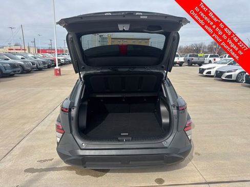 Used 2025 Hyundai Kona SEL image 11