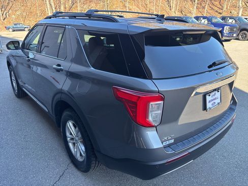 Certified 2022 Ford Explorer XLT w/ Equipment Group 202A AWD/4WD image 3