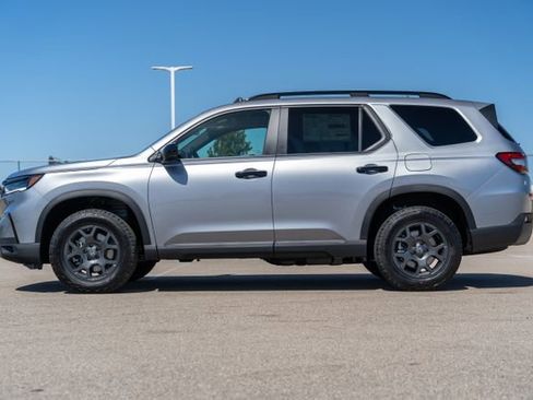 New 2025 Honda Pilot TrailSport image 4