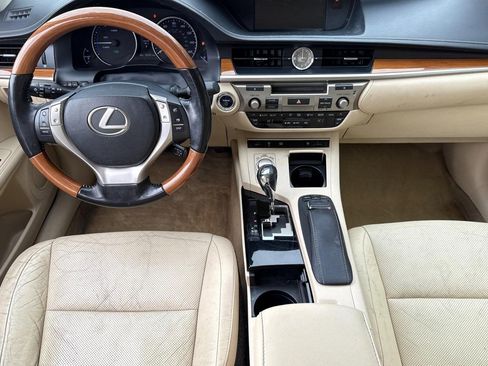 Used 2015 Lexus ES 300h w/ Navigation System Package FWD image 16