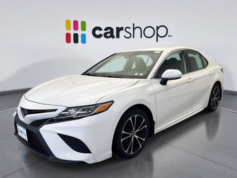 Used 2019 Toyota Camry SE FWD image 1