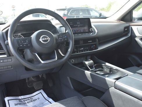 Used 2023 Nissan Rogue SV image 18