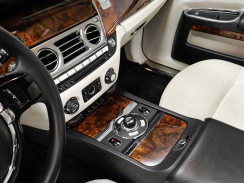 Used 2010 Rolls-Royce Ghost image 45
