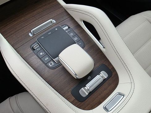 New 2026 Mercedes-Benz GLS 450 4MATIC image 18