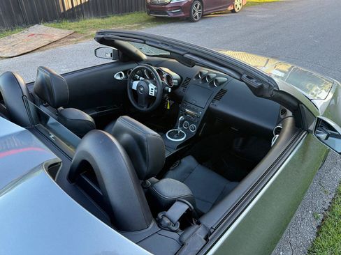 Used 2004 Nissan 350Z Touring RWD image 21