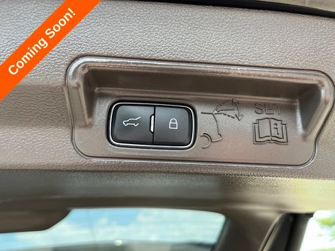 Used 2020 Ford Explorer Platinum w/ Premium Technology Package AWD/4WD image 39