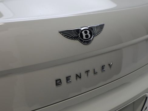 Certified 2024 Bentley Flying Spur Plug-In Hybrid image 35